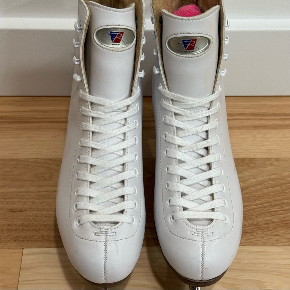 Riedell White Women's Figure Skates - Classic High-Cut Leather - Picture 2 of 12